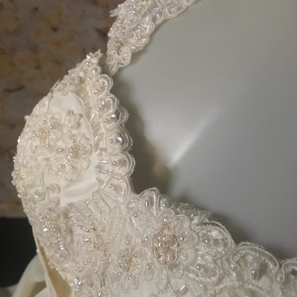 Wedding dress - Picture 7 of 8